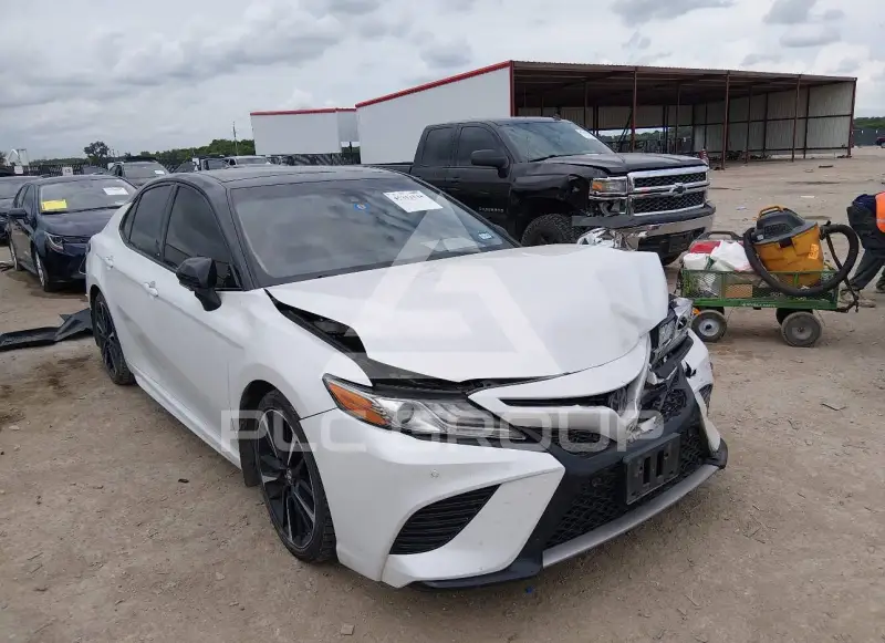 2018 Toyota CAMRY фото