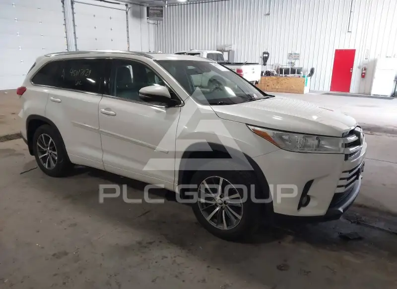 2018 Toyota Highlander photo