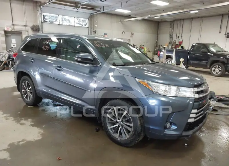 2018 Toyota Highlander photo