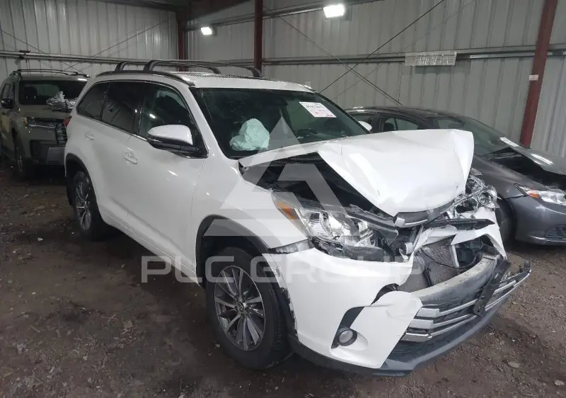2018 Toyota Highlander фото