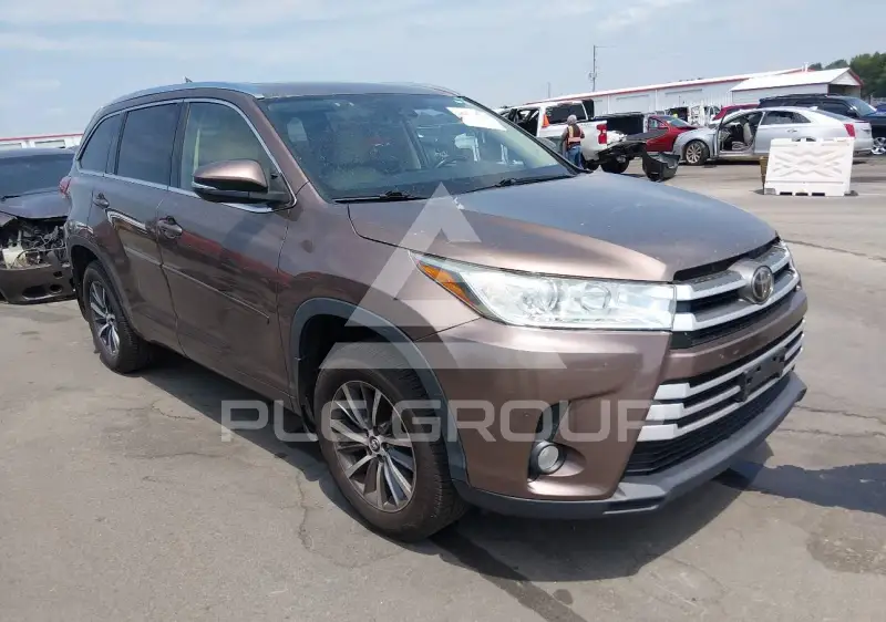 2018 Toyota Highlander photo
