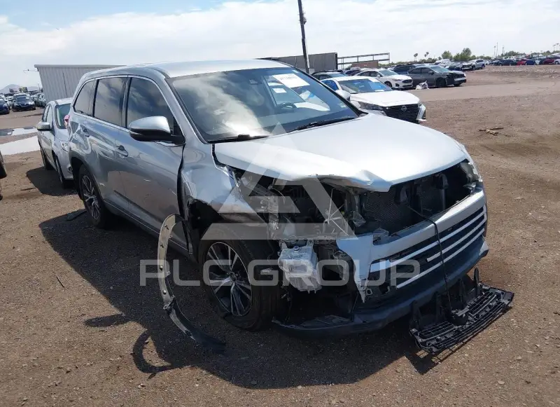 2018 Toyota Highlander photo
