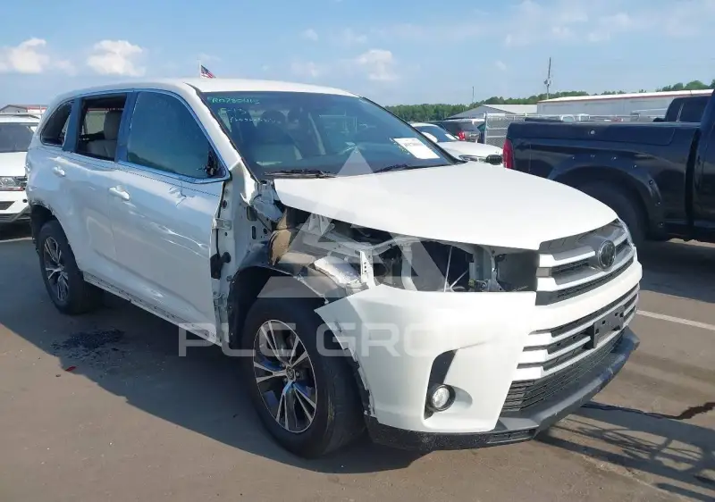 2018 Toyota Highlander photo
