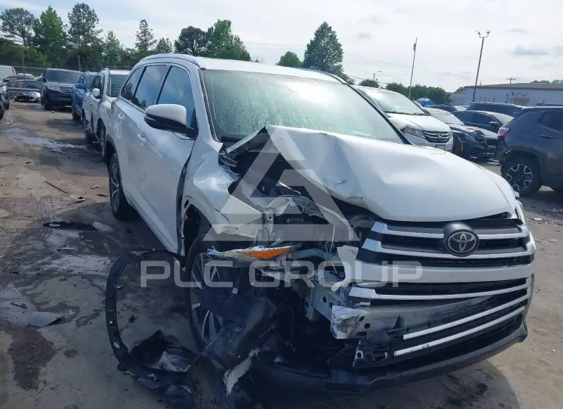2018 Toyota Highlander photo