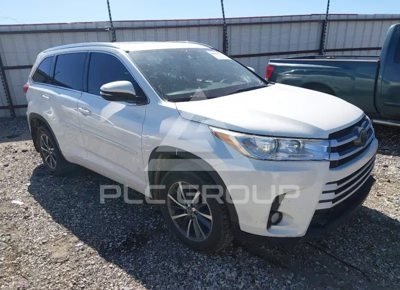 2018 Toyota Highlander photo