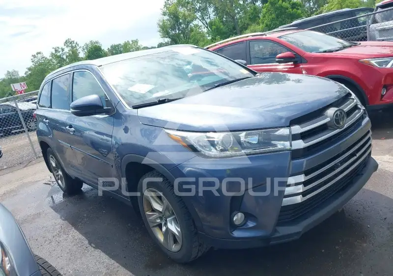 2018 Toyota Highlander photo