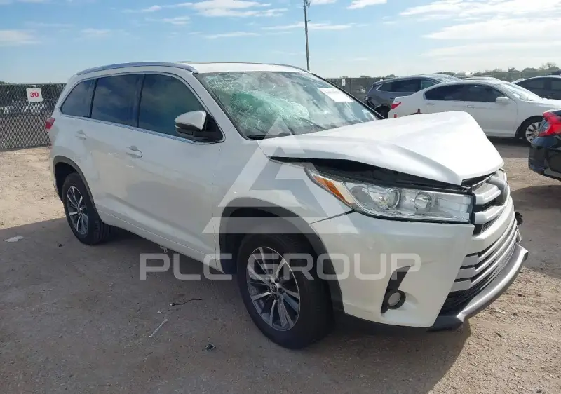 2018 Toyota Highlander photo