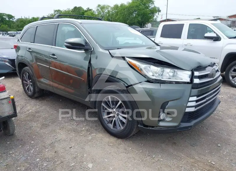 2018 Toyota Highlander photo
