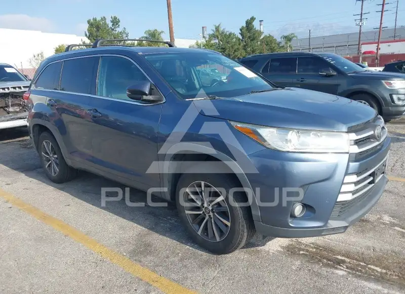 2018 Toyota Highlander photo