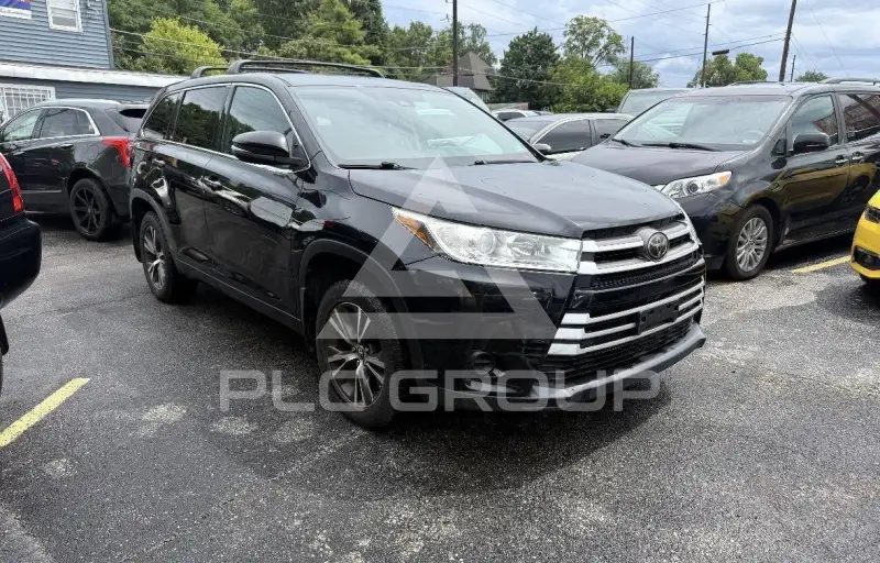 2018 Toyota Highlander photo