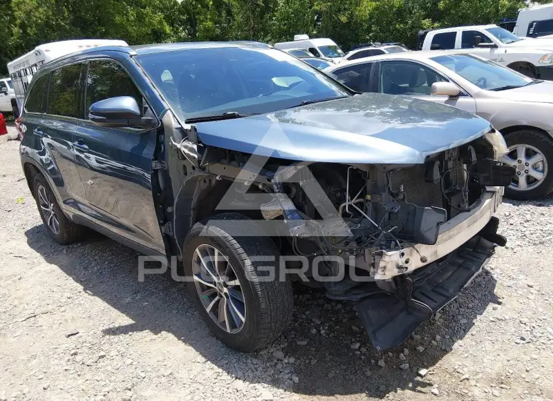 2018 Toyota Highlander photo