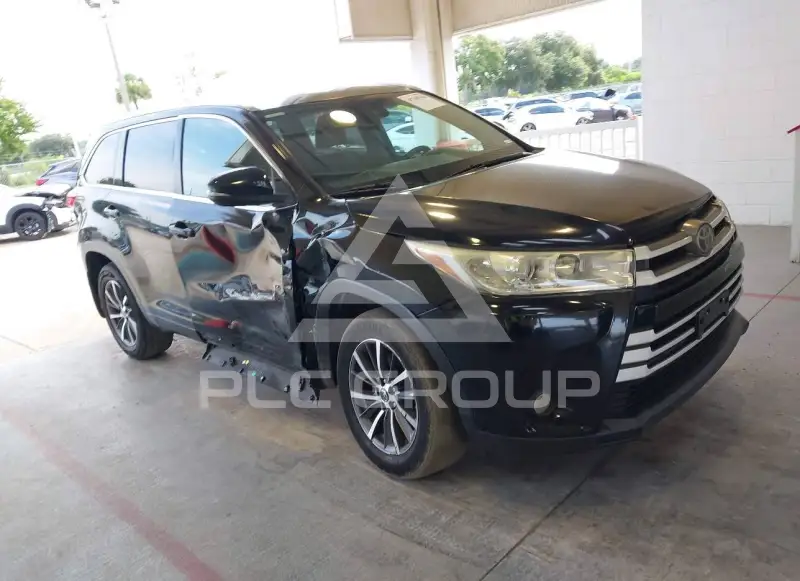 2018 Toyota Highlander photo