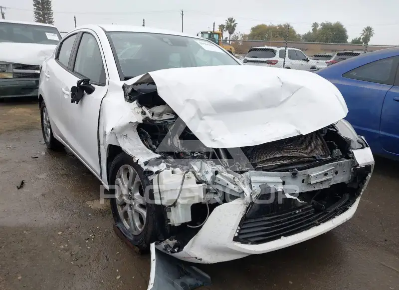 2018 Toyota YARIS фото