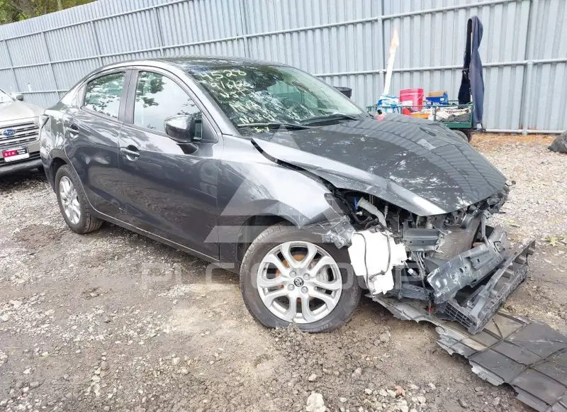 2018 Toyota YARIS фото