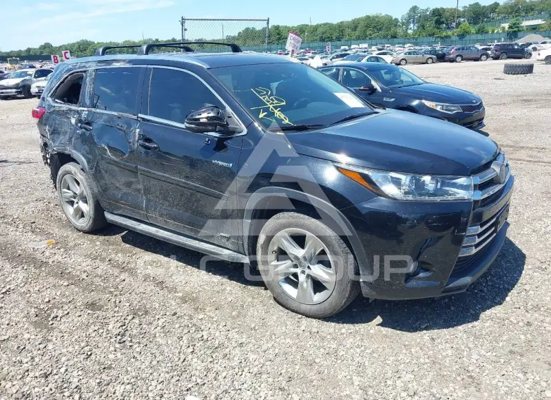 2018 Toyota Highlander photo