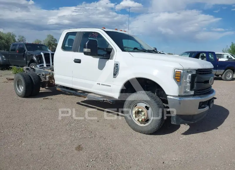 2018 Ford F-350 photo
