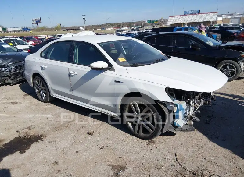 2018 Volkswagen Passat photo