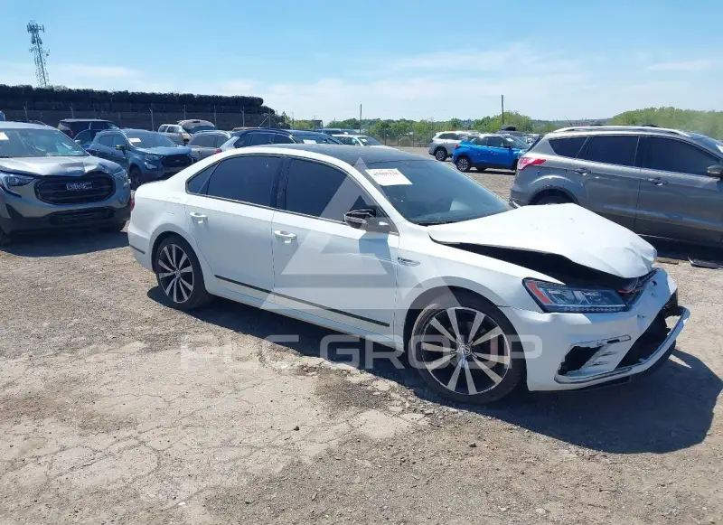2018 Volkswagen Passat photo