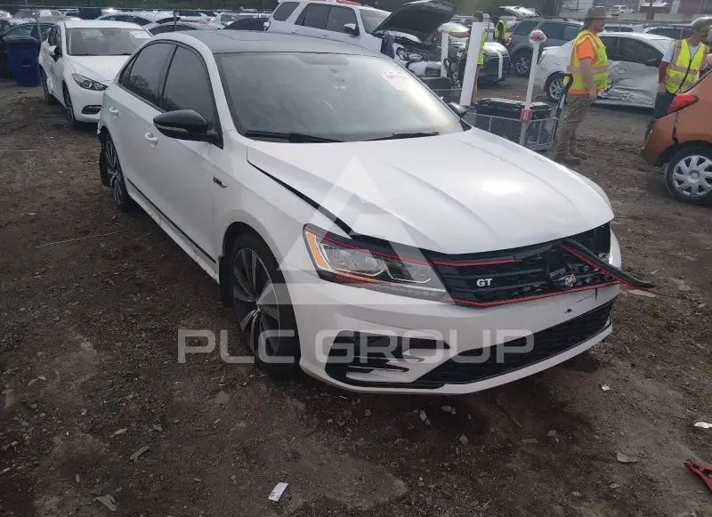 2018 Volkswagen Passat фото