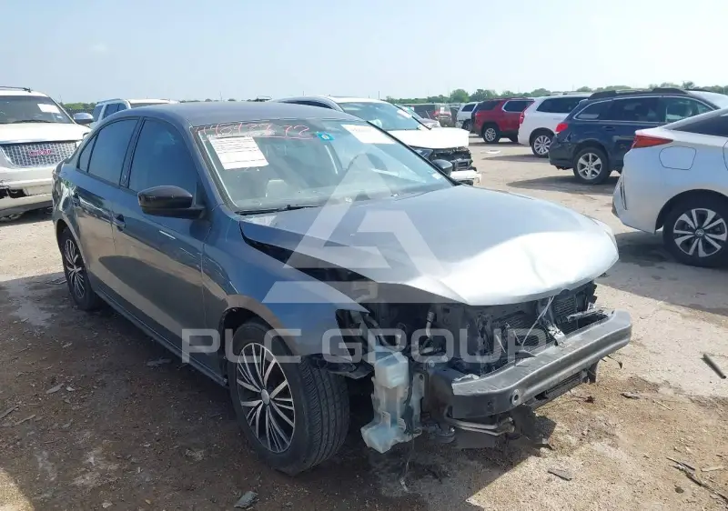 2018 Volkswagen Jetta photo
