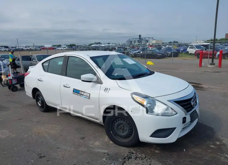 2019 Nissan VERSA фото