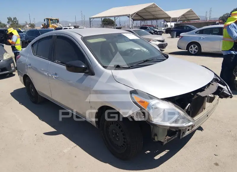 2019 Nissan VERSA фото
