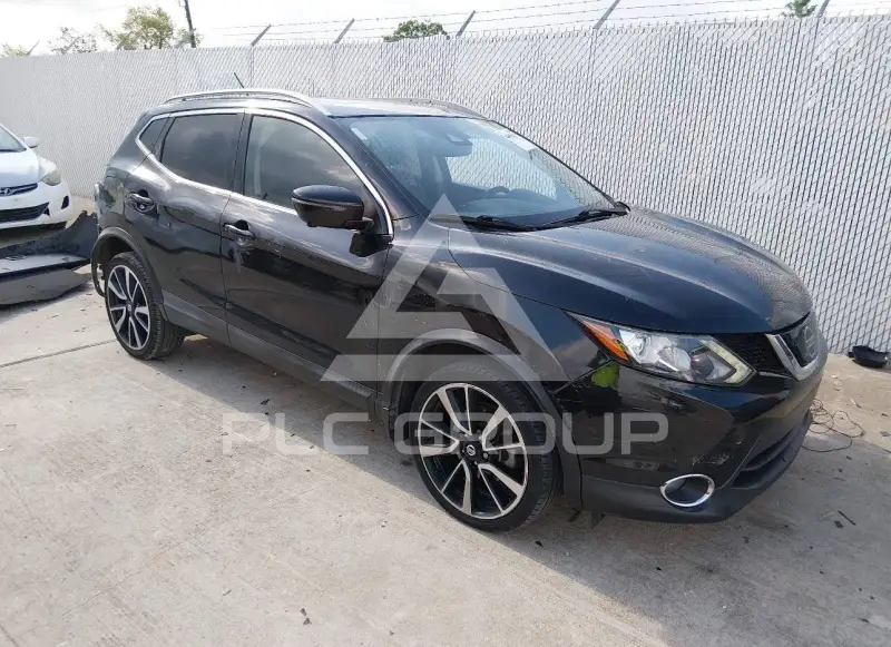 2019 Nissan ROGUE photo