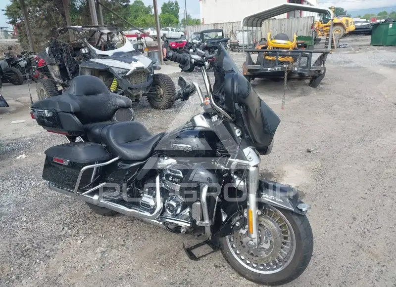 2019 Harley-Davidson FLHTCU фото
