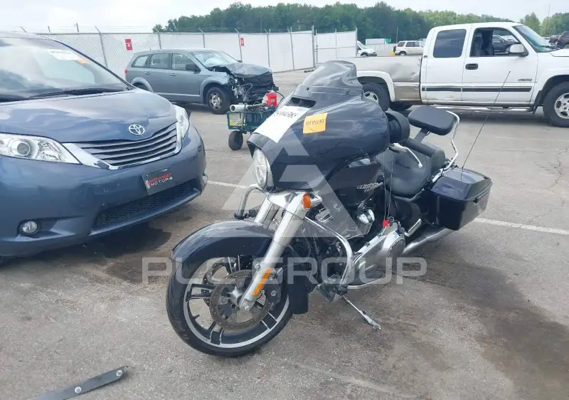 2019 Harley-Davidson FLHX photo