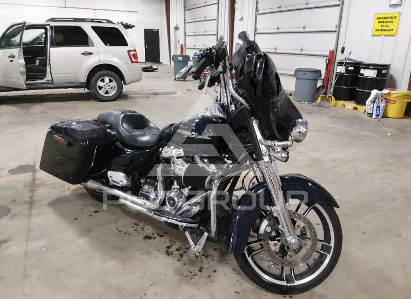 2019 Harley-Davidson FLHX photo