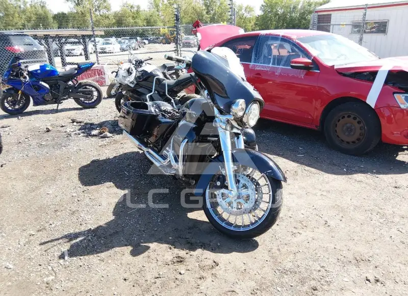 2019 Harley-Davidson FLHX photo