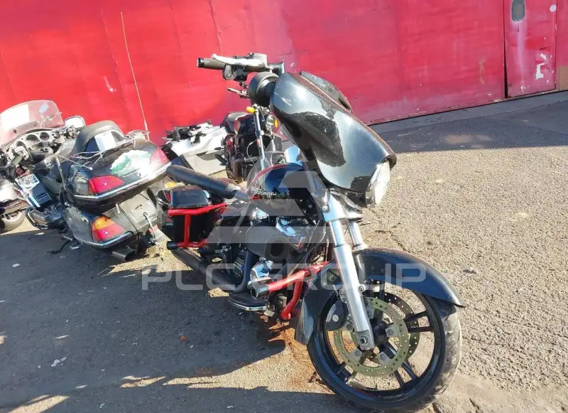 2019 Harley-Davidson FLHX photo