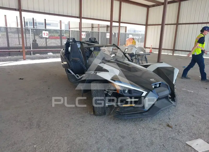 2019 Polaris Slingshot photo