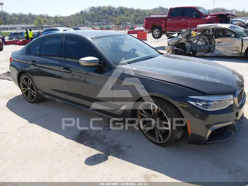 2019 BMW 550M фото