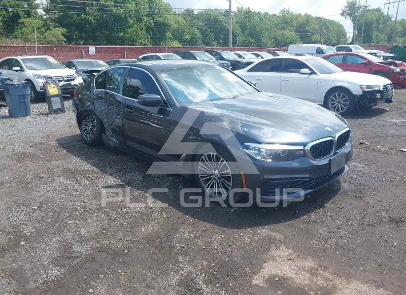 2019 BMW 523 photo
