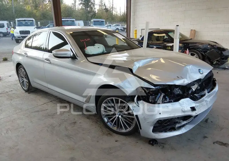 2019 BMW 523 photo