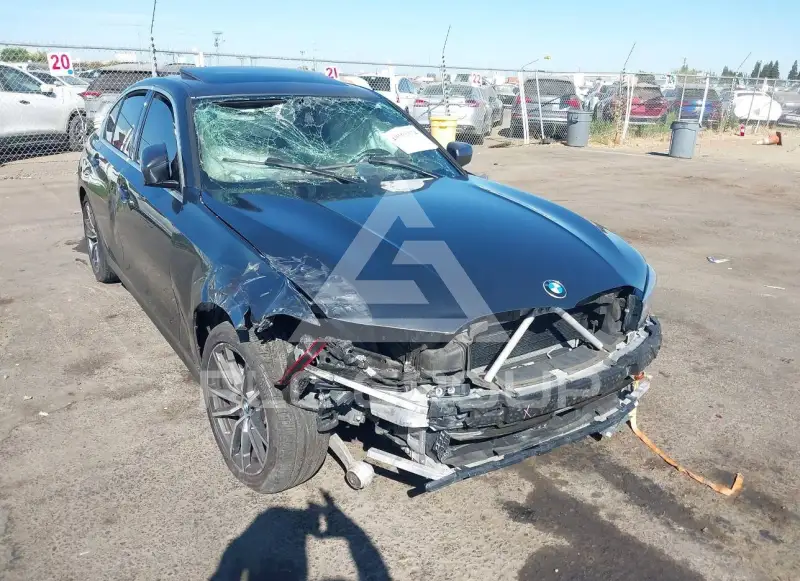 2019 BMW 330 photo