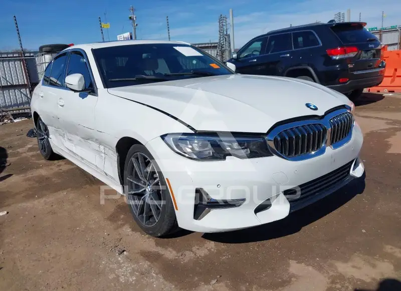 2019 BMW 330 photo