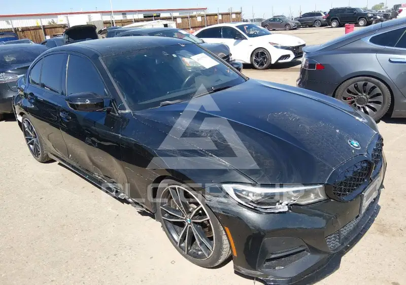 2019 BMW 330 photo
