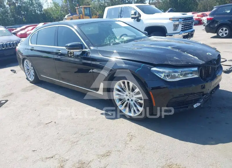 2019 BMW 750 фото