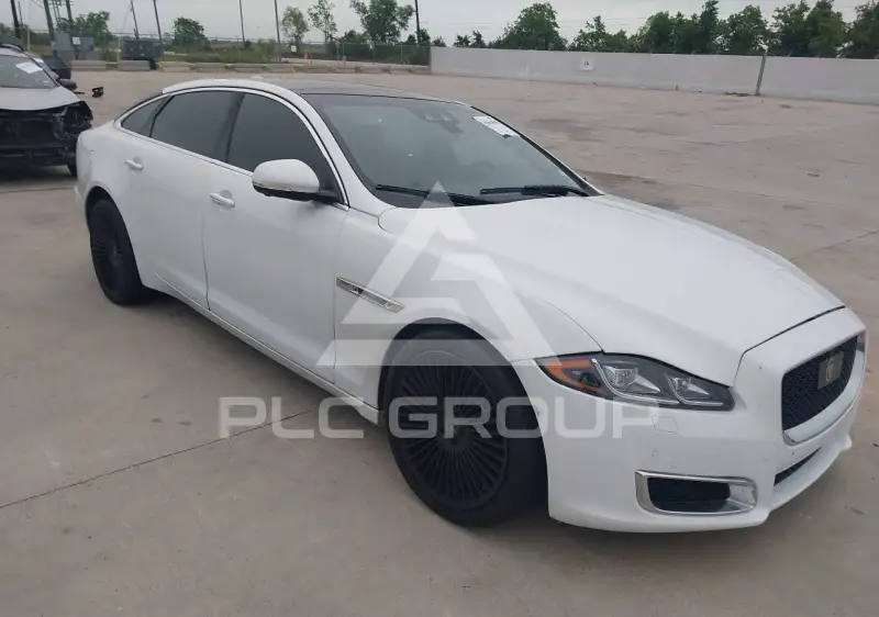 2019 Jaguar XJ photo