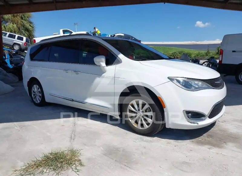 2019 Chrysler PACIFICA photo