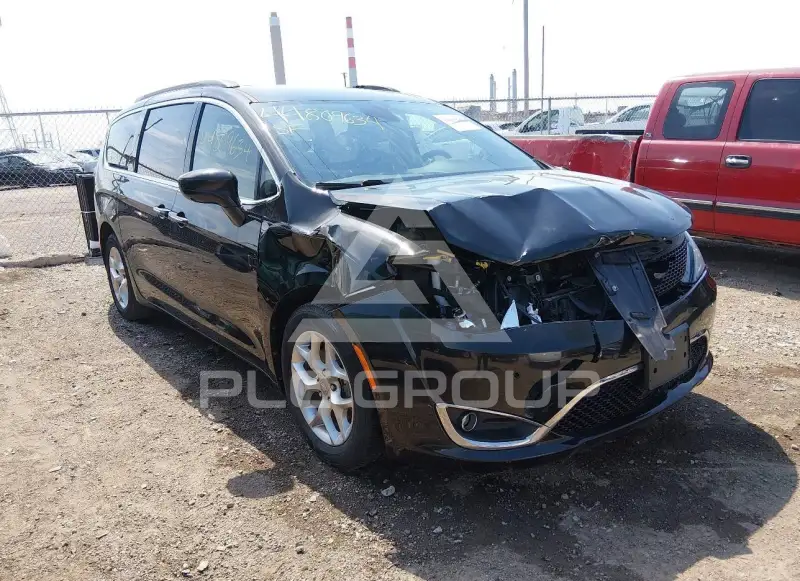 2019 Chrysler PACIFICA photo