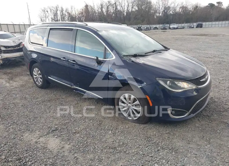 2019 Chrysler PACIFICA photo