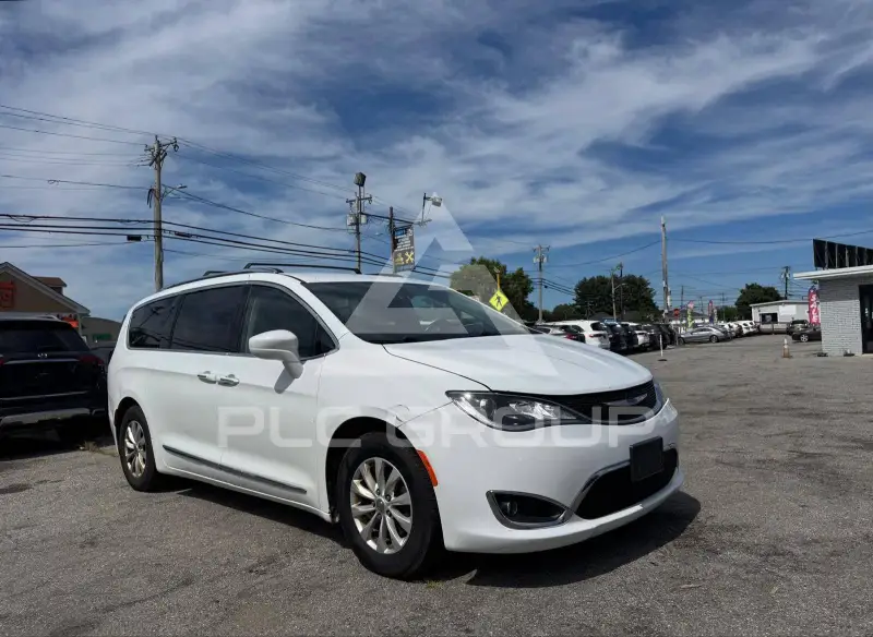 2019 Chrysler PACIFICA photo