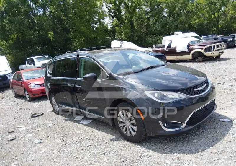 2019 Chrysler PACIFICA photo