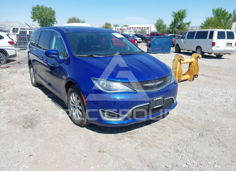 2019 Chrysler PACIFICA photo