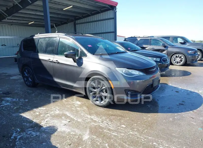 2019 Chrysler PACIFICA photo