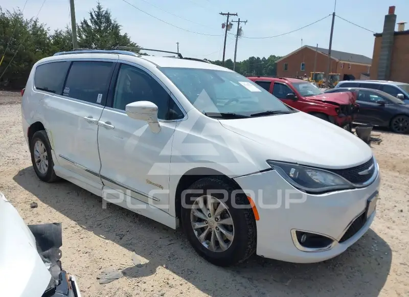 2019 Chrysler PACIFICA photo