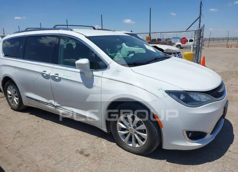 2019 Chrysler PACIFICA photo